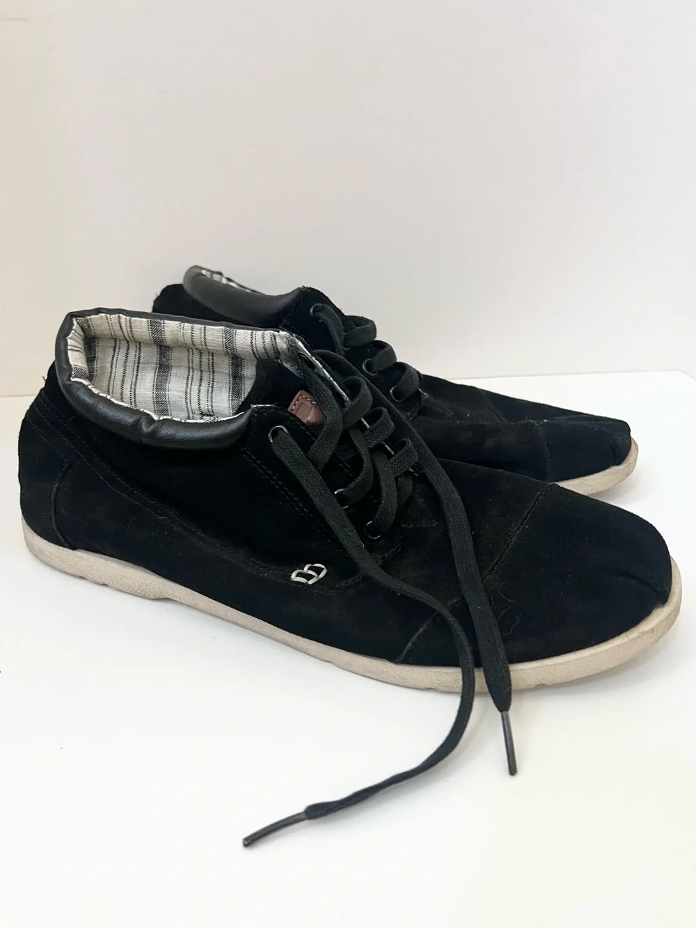 TOMS Black Suede Chukka Boots